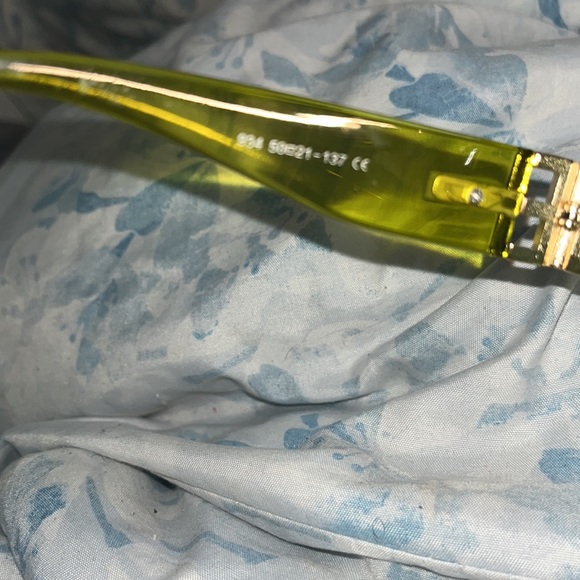 Selling my old shades - Picture 4 of 4